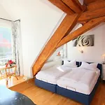 Im Vorhof 4*
