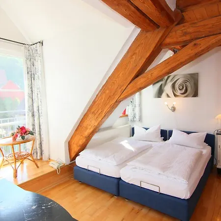 Im Vorhof 4*